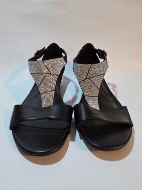 Cloudwalkers by Avenue formal low wedge sandals